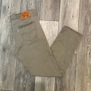 Levi’s khaki color